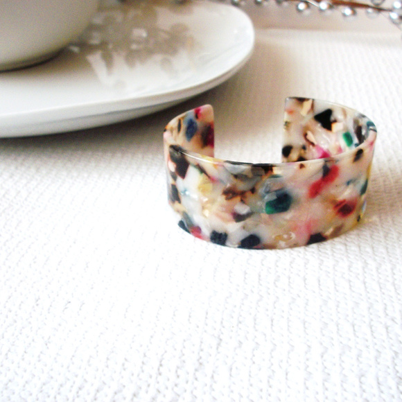 COPY - Simple Minimalist Tortoiseshell Bracelet S20 - Picture 2 of 3